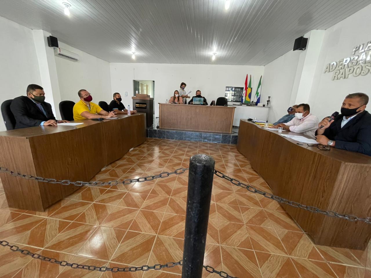 Câmara dá posse a vereador suplente, recebe matérias do Executivo e discute acesso da população as praias do município