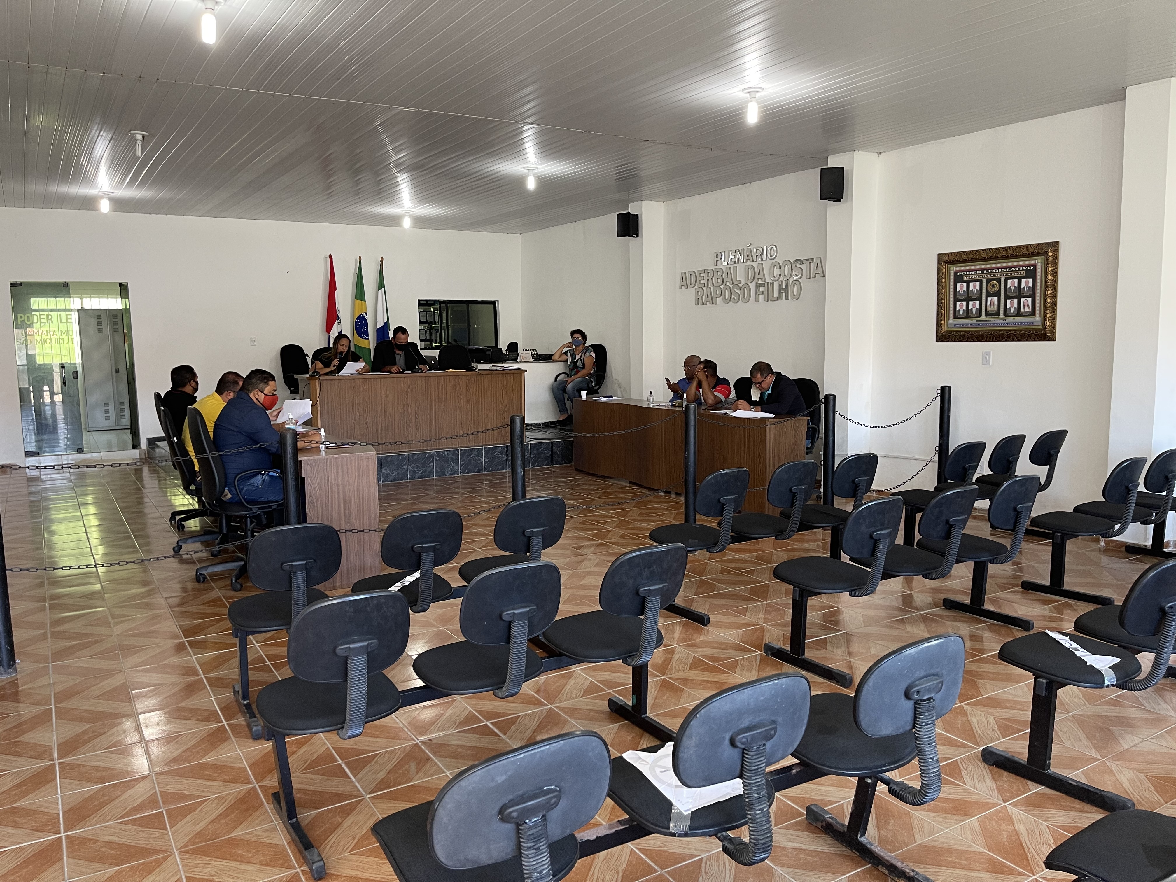 Vereadores recebem PL do Poder Executivo que regulamenta e organiza o Conselho Municipal de Turismo.